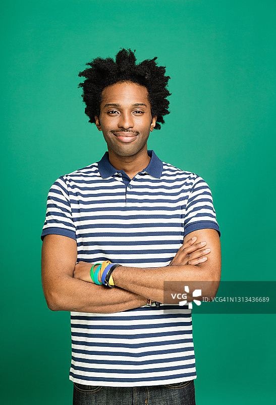 友好的非裔美国男人肖像照图片素材