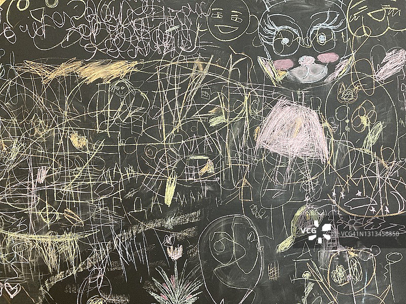 黑板上的粉笔画图片素材