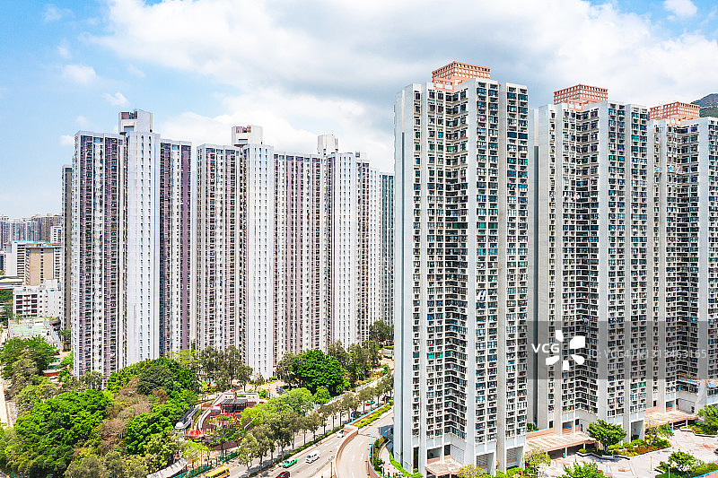 无人机视角：香港屯门闹市区的城市景观图片素材