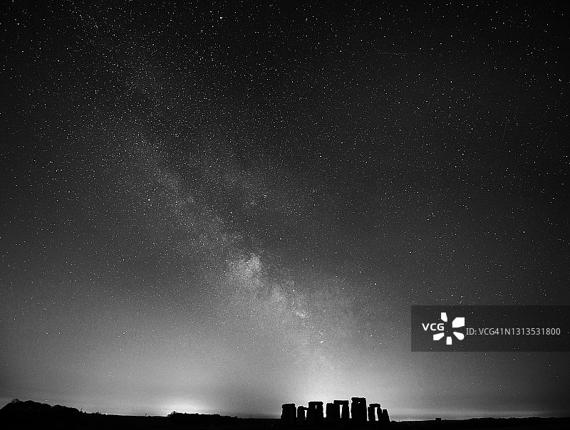 巨石阵升起的银河图片素材