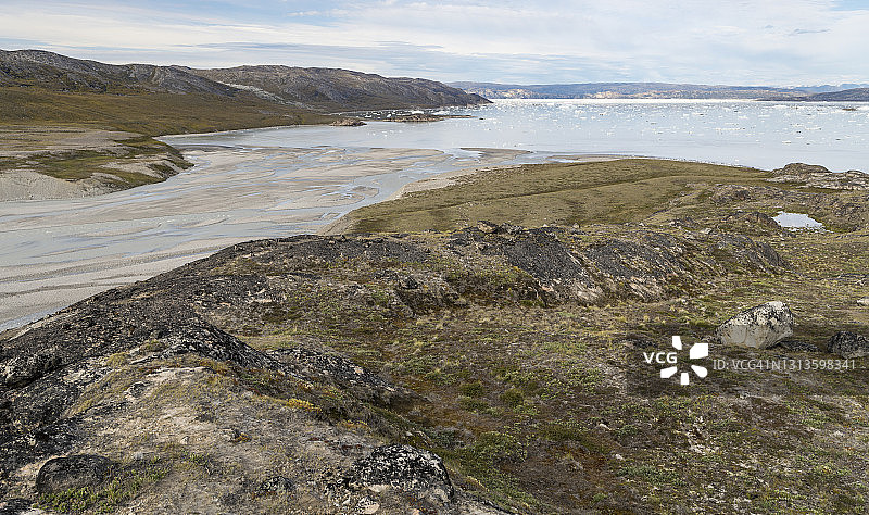 格陵兰岛埃基普·瑟米亚冰川附近的冻原图片素材