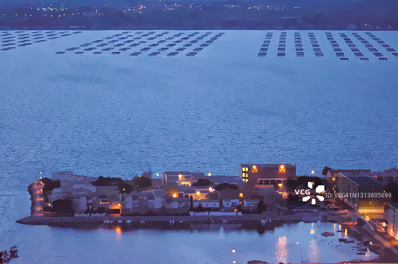 从圣克莱尔山看到的塞特、托湖、巴鲁半岛和蚝床图片素材