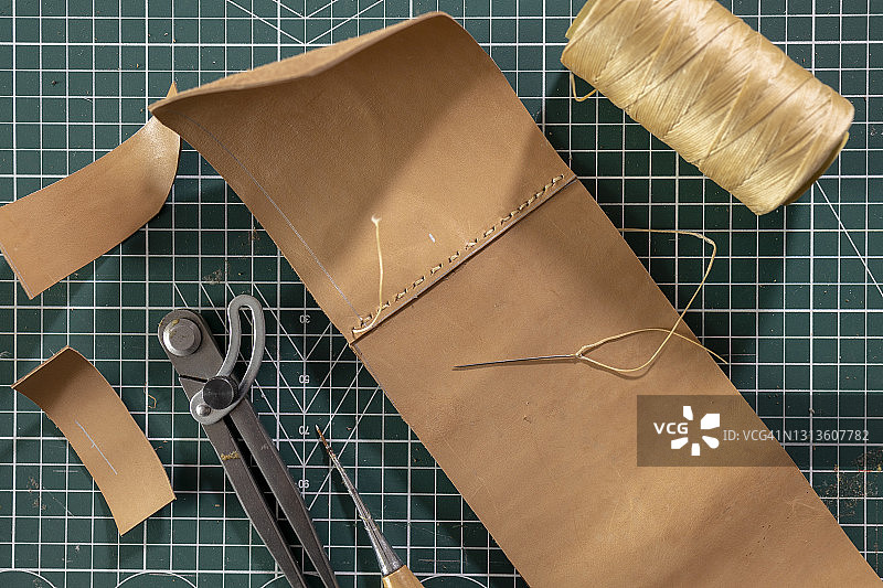 针、线、工艺工具和皮革材料图片素材