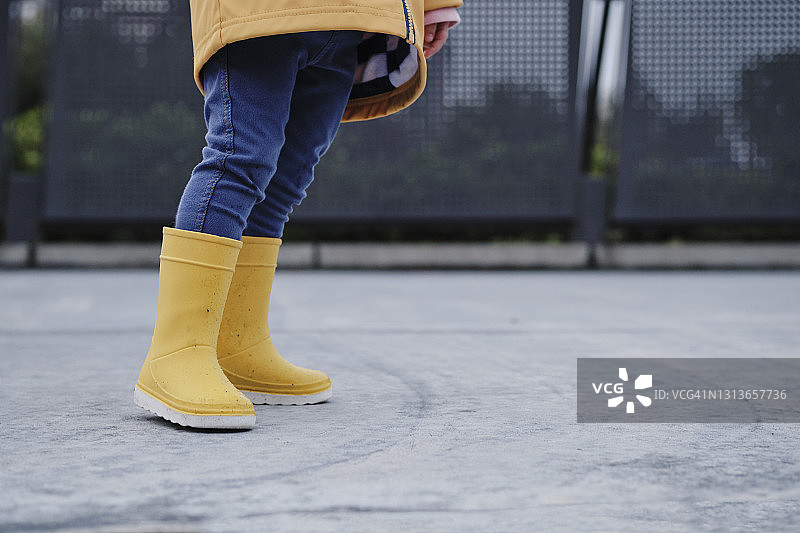 黄色雨靴图片素材