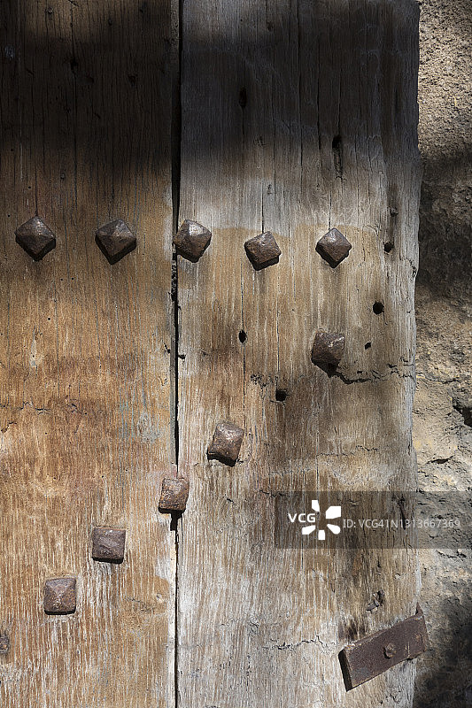 带饰钉的木门图片素材
