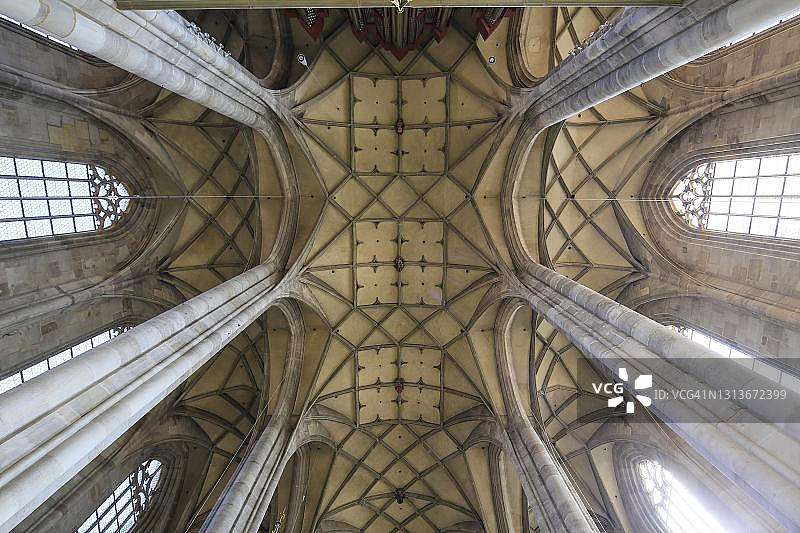圣乔治大教堂拱顶中殿，位于德国巴伐利亚州安斯巴赫图片素材