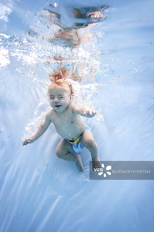水下婴儿图片素材