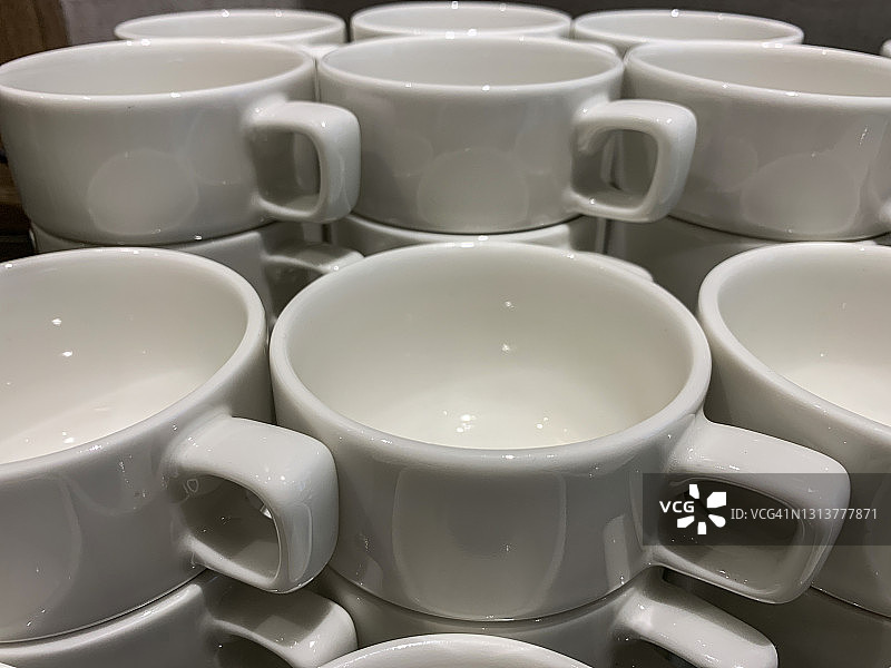 堆叠的汤碗图片素材