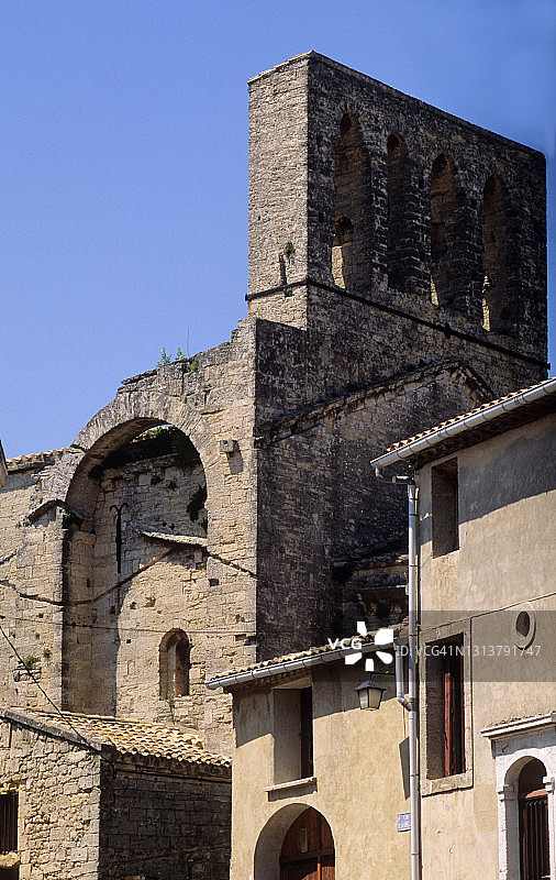 蒙巴赞圣皮埃尔教堂图片素材