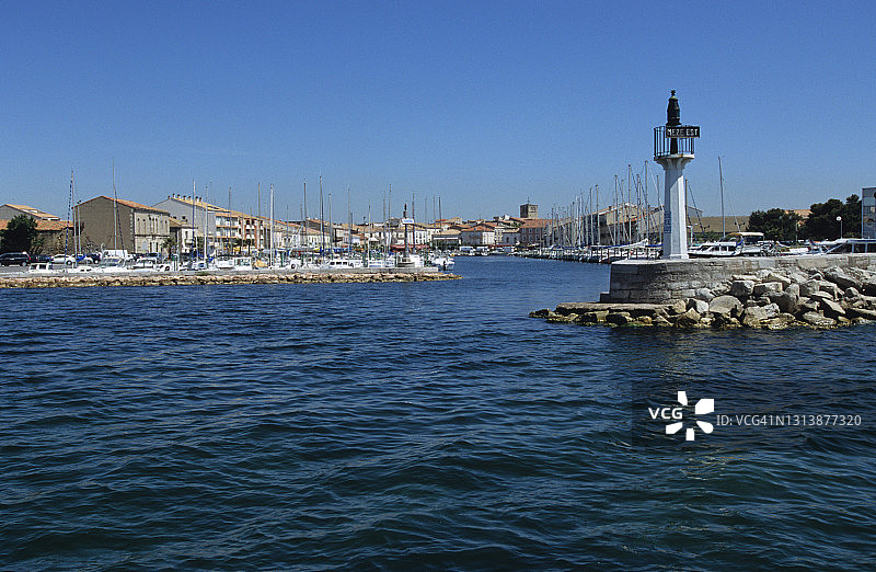 梅兹渔港和码头灯塔图片素材