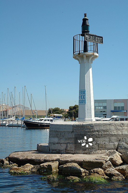 梅兹渔港和码头灯塔图片素材