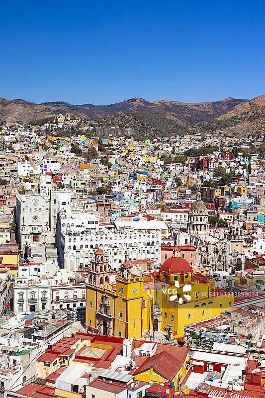 墨西哥瓜纳华托市中心及瓜纳华托圣母学院教堂图片素材