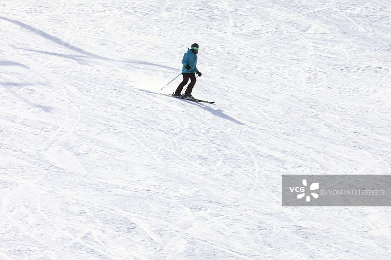 滑雪场与滑雪者图片素材
