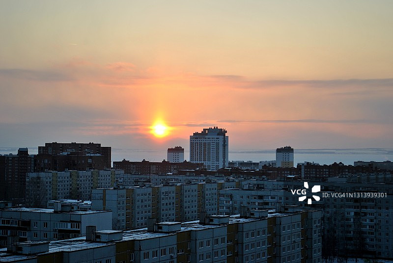 日落时分多格里亚蒂雪景城市街区全景图片素材