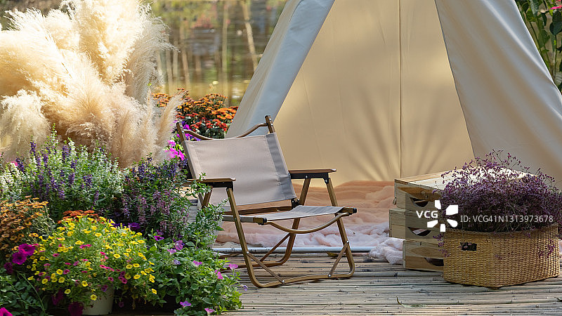 波西米亚风格的公园帐篷装饰图片素材