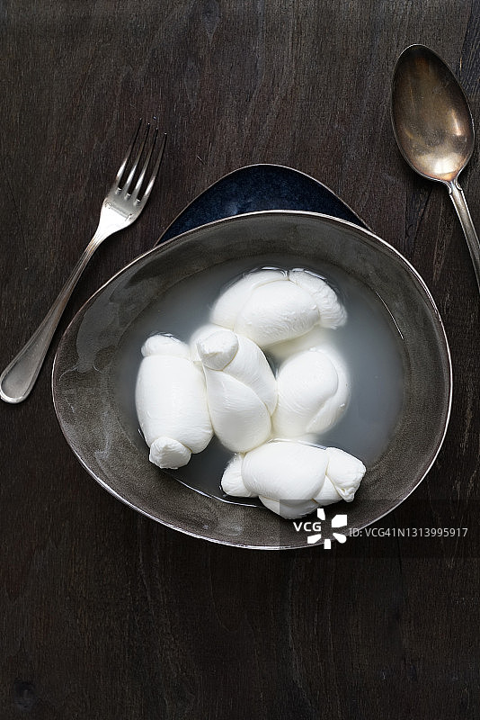 坎帕尼亚牛奶莫扎里拉结，意大利特色产品，欧洲图片素材