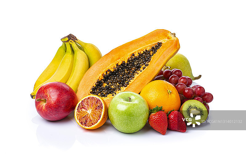 白色背景上拍摄的完整和半个水果图片素材