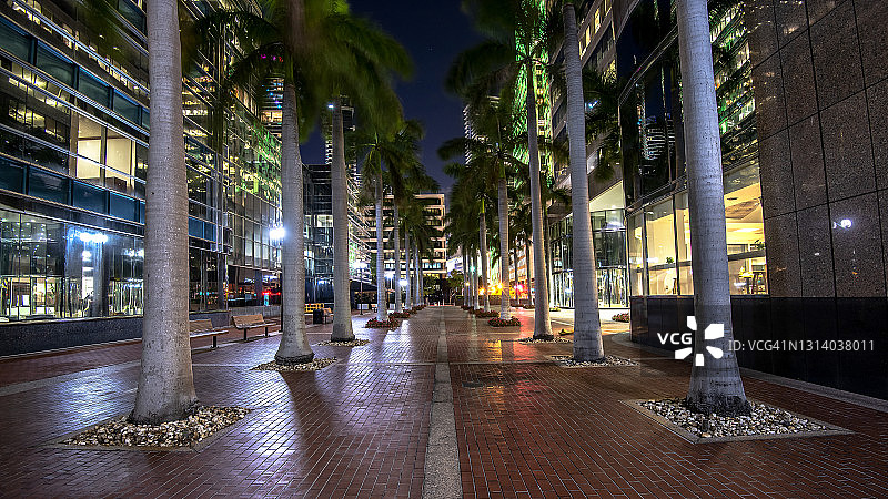 迈阿密市中心夜景，佛罗里达州图片素材