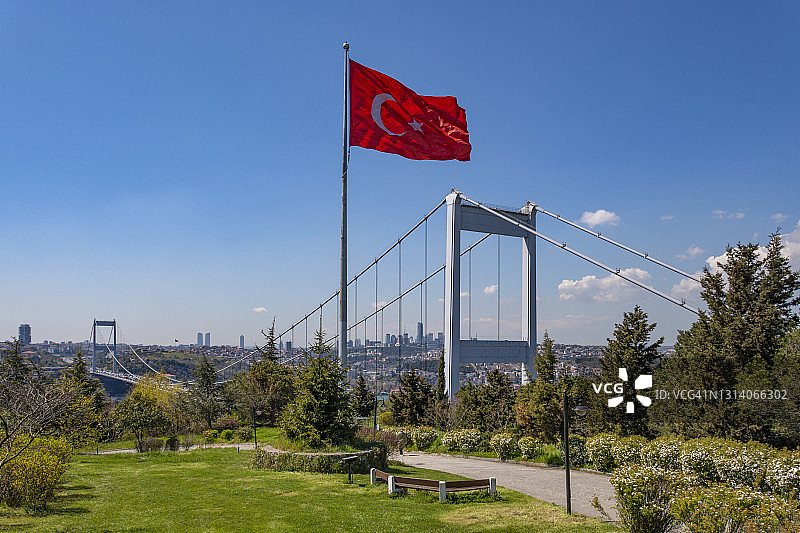 土耳其伊斯坦布尔的法提赫苏丹穆罕默德大桥图片素材