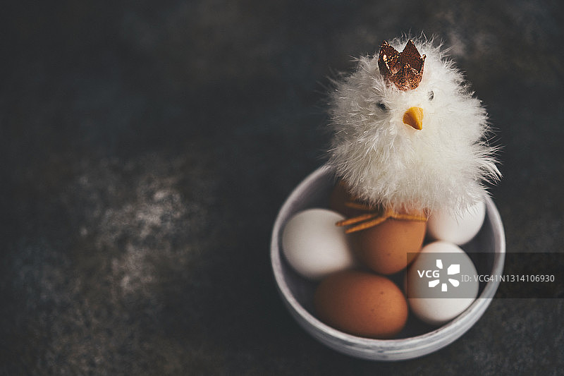碗中毛茸茸小鸡鸡蛋静物图片素材