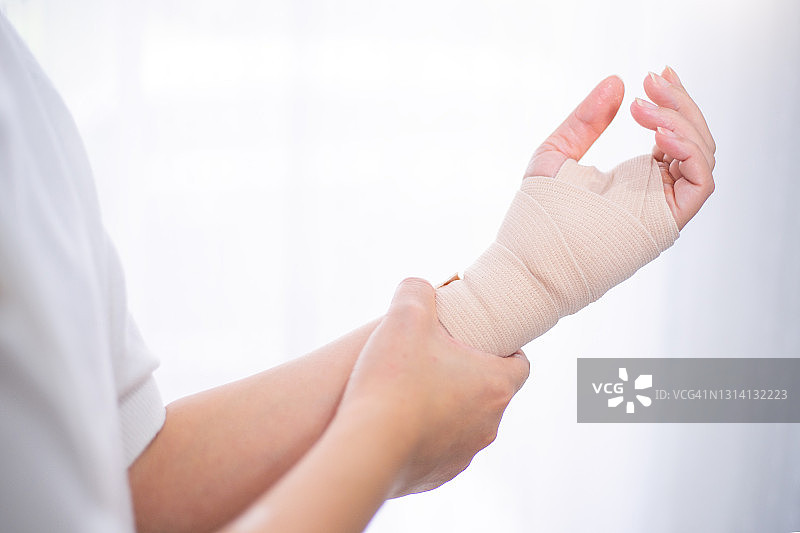 手部骨折，手臂骨折，手部疼痛，手臂疼痛图片素材
