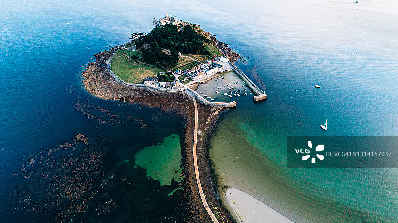 英国康沃尔圣迈克尔山鸟瞰图图片素材