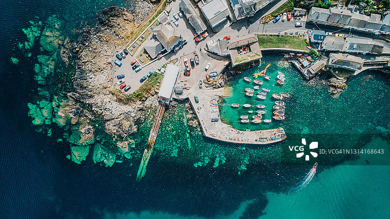 康沃尔渔村的白天航拍照片图片素材