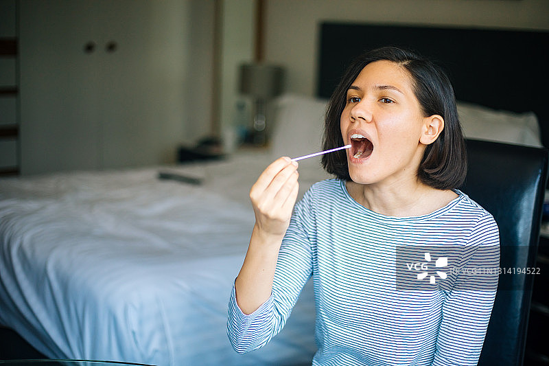 冠状病毒家庭检测（COVID-19）图片素材