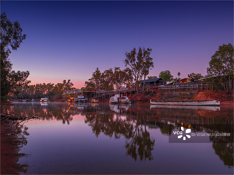 澳大利亚维多利亚州北部，墨累河埃丘卡港口区黎明图片素材