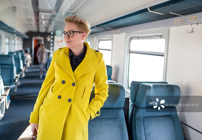 乘坐火车的旅行者图片素材