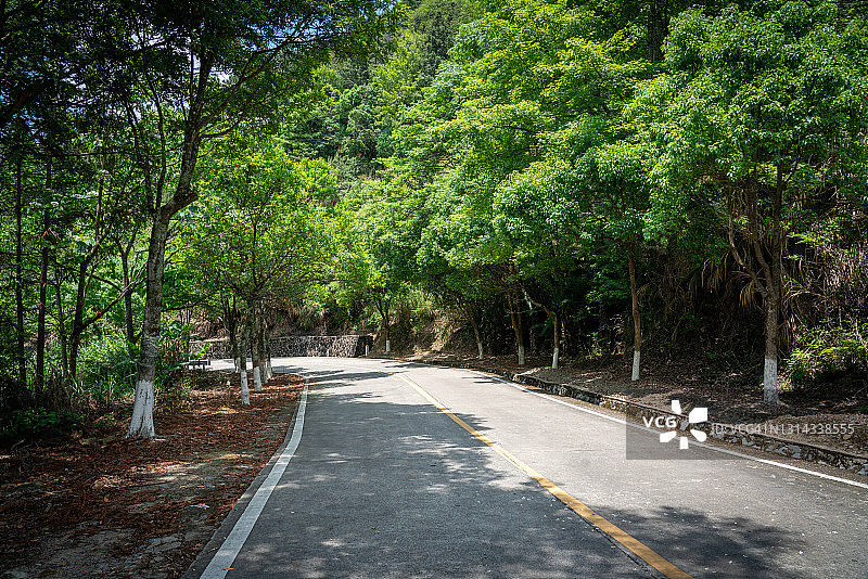 蜿蜒的山路图片素材
