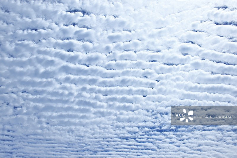 圣玛丽亚港春季的高积云图片素材