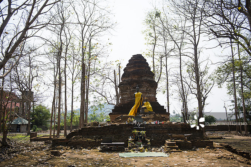 清盛双披侬寺的佛殿、祭坛和佛塔遗址图片素材