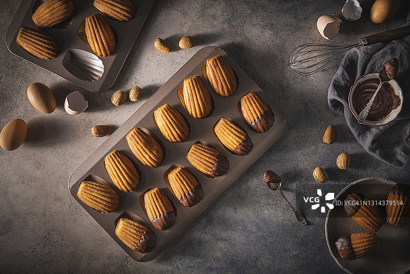 自制杏仁巧克力玛德琳蛋糕图片素材
