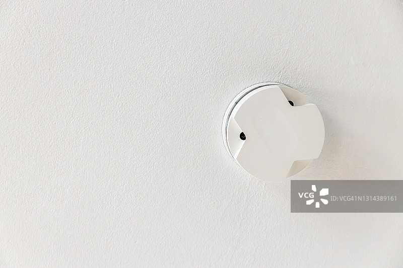 天花板上的烟雾探测器图片素材