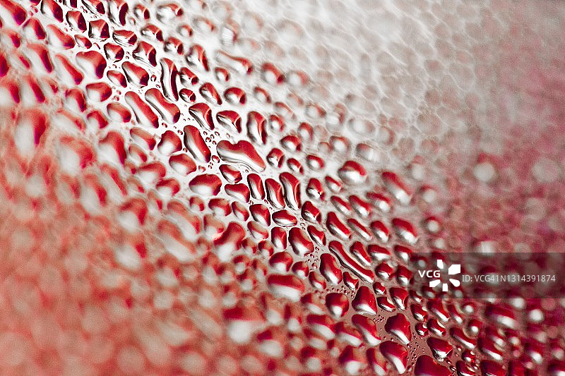 红白色水滴抽象背景，选择性聚焦图片素材