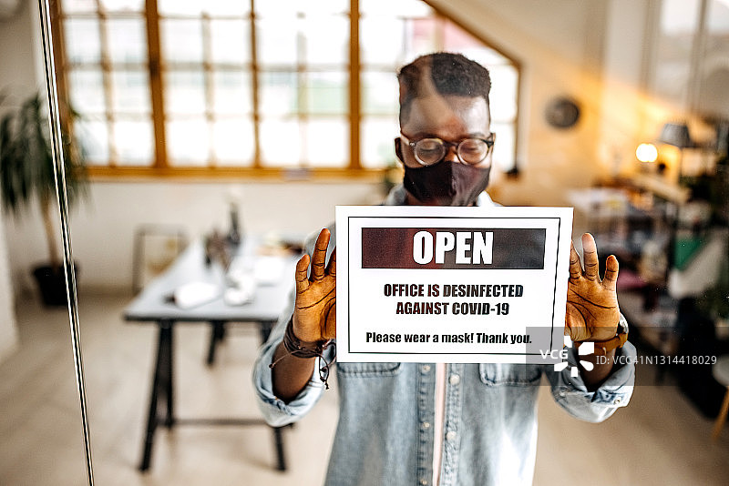 在新冠疫情后重新开放的全球业务图片素材