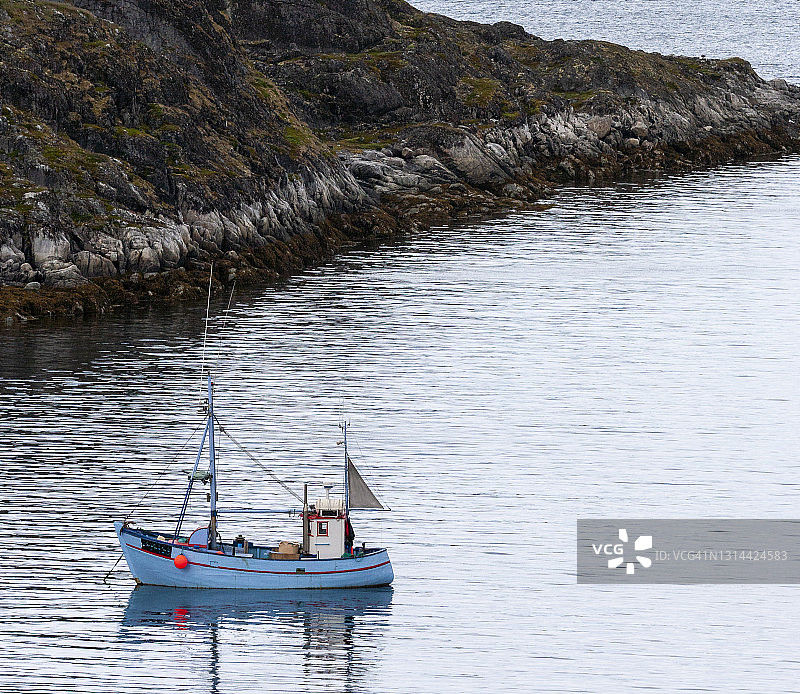 抛锚的渔船图片素材