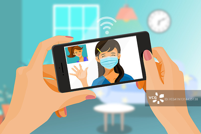 疫情期间与家人视频通话，一位女士通过手机和无线技术与她的姐妹交谈，以保护自己与患者面对面图片素材