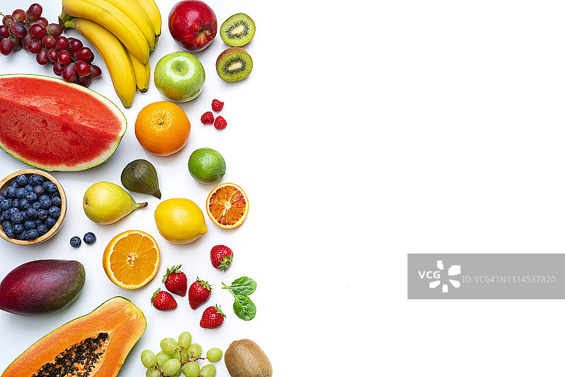 白色背景上的彩色水果边框图片素材