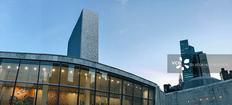 联合国大楼与纽约天际线（黄昏）图片素材