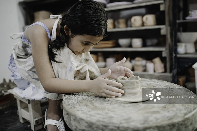 儿童陶艺课图片素材