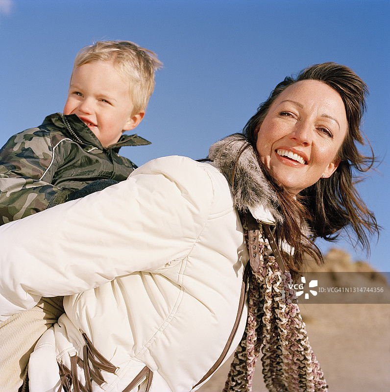 母亲和孩子图片素材