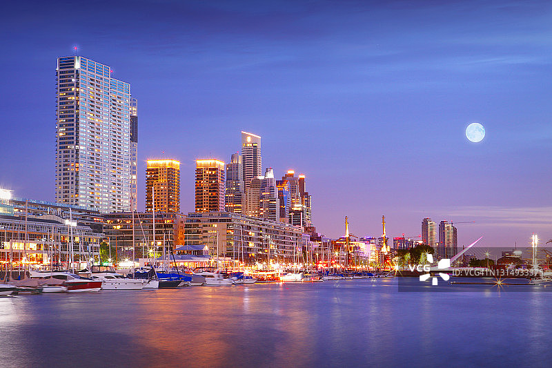 暮光下的布宜诺斯艾利斯马德罗港图片素材