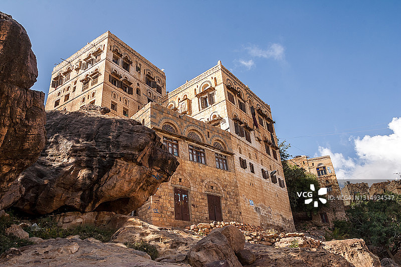 Al Mahwit镇的传统石头房子图片素材