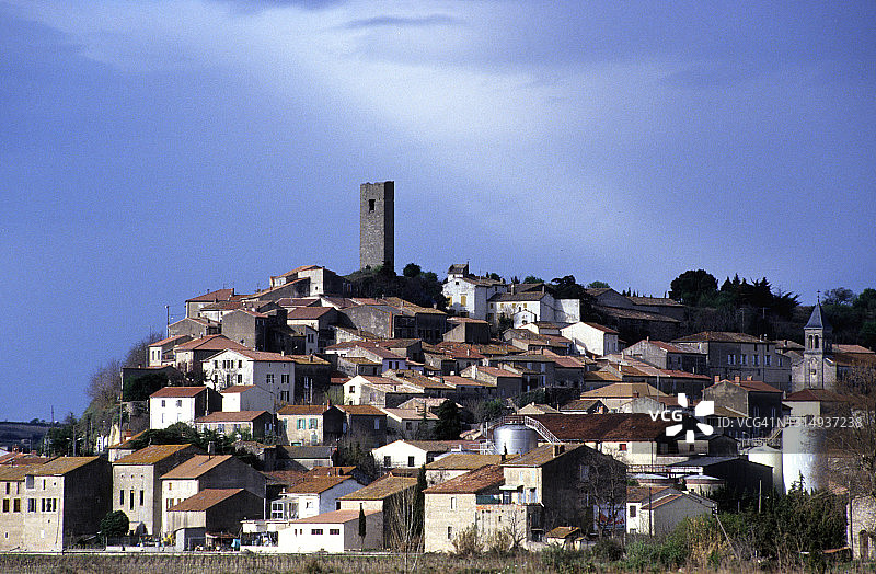 蒙塔迪村及其12世纪塔楼图片素材