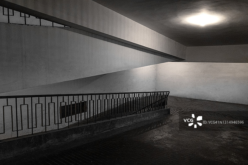 建筑内的走廊一角图片素材