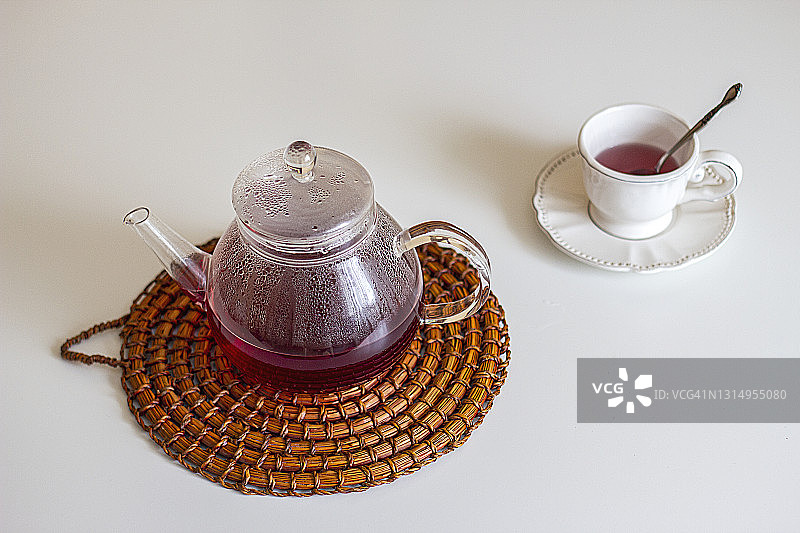 玻璃茶壶与茶杯图片素材