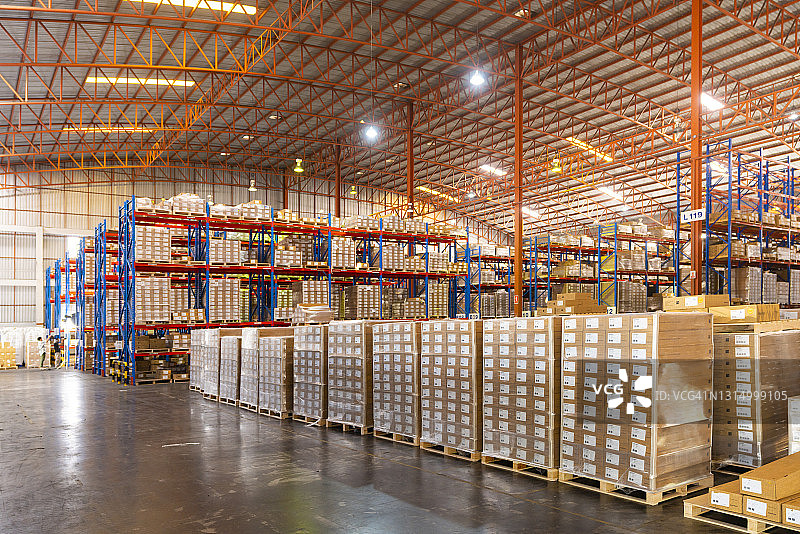堆满纸箱的货架通道景观图片素材