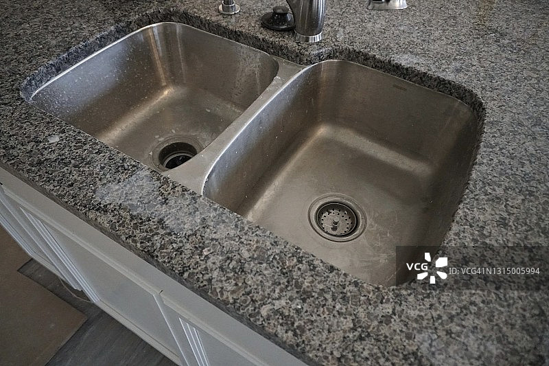 厨房水槽和水龙头图片素材